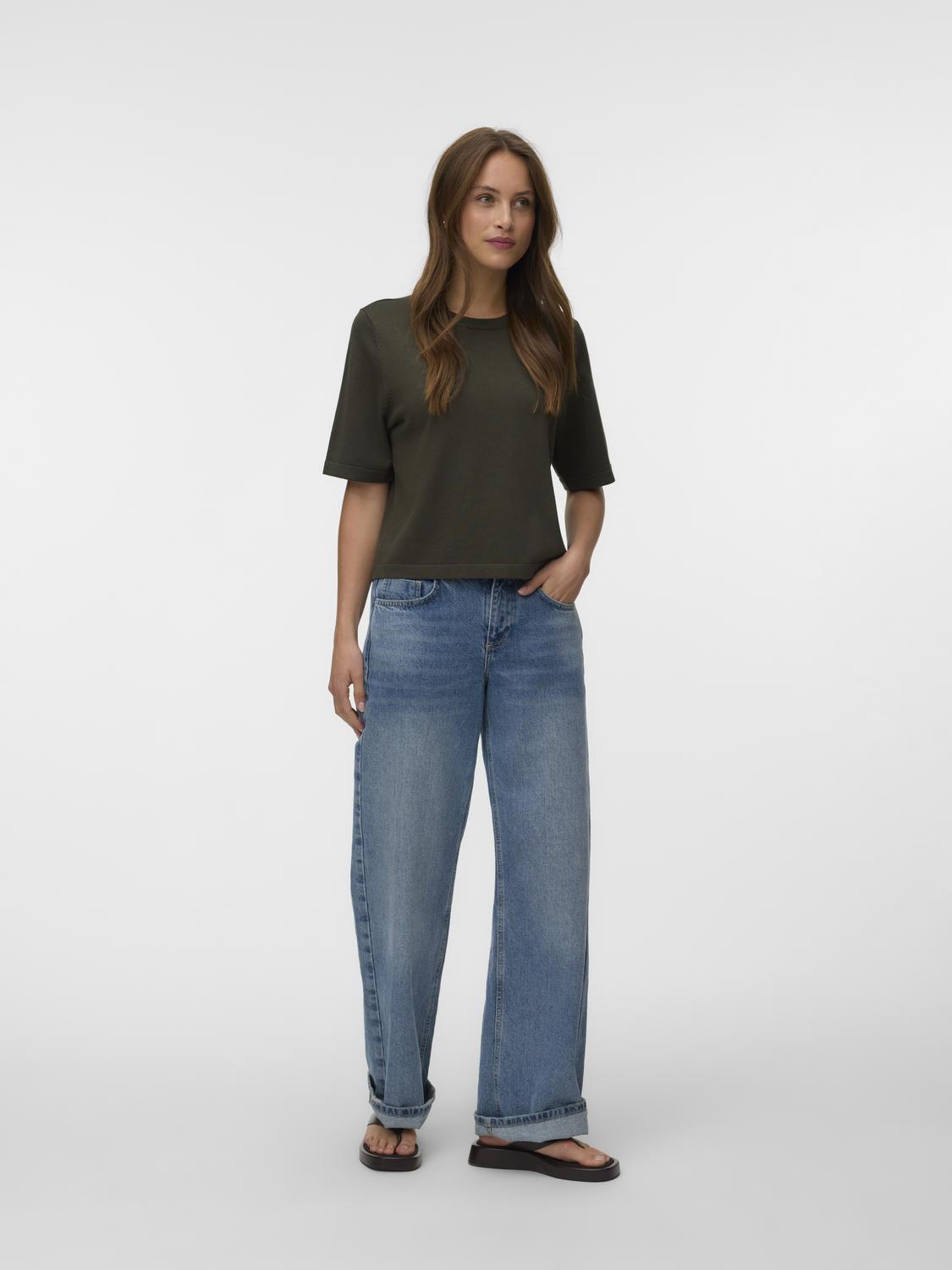 model_shot-front